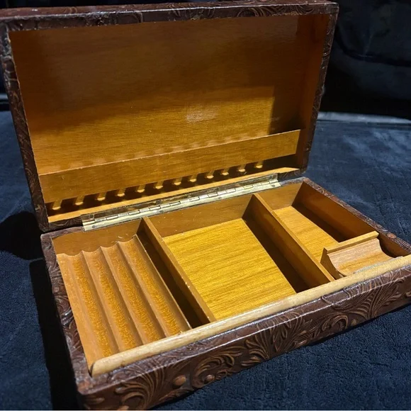 Beautifully Crafted Vintage Wood / Leather Cigar Box (Spain) - Picture 6 of 9